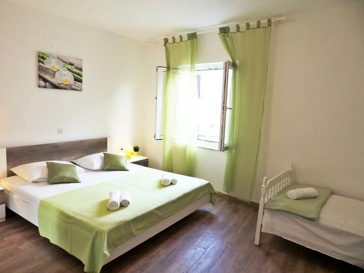 Apartments Jelena Pag Town 0*,